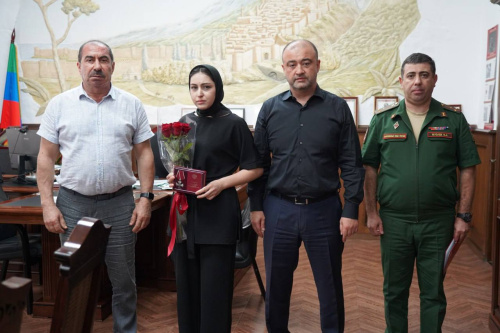 Государственные награды вручили родственникам погибших героев-дербентцев